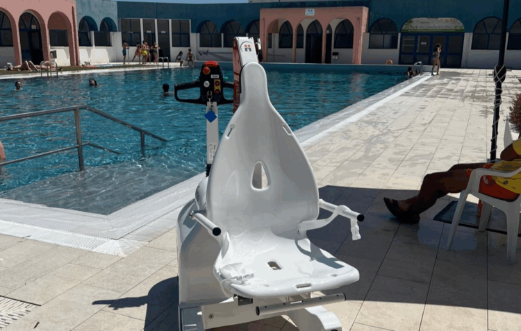 Elevador portátil torna piscinas de Alvaiázere acessíveis a pessoas com mobilidade reduzida
