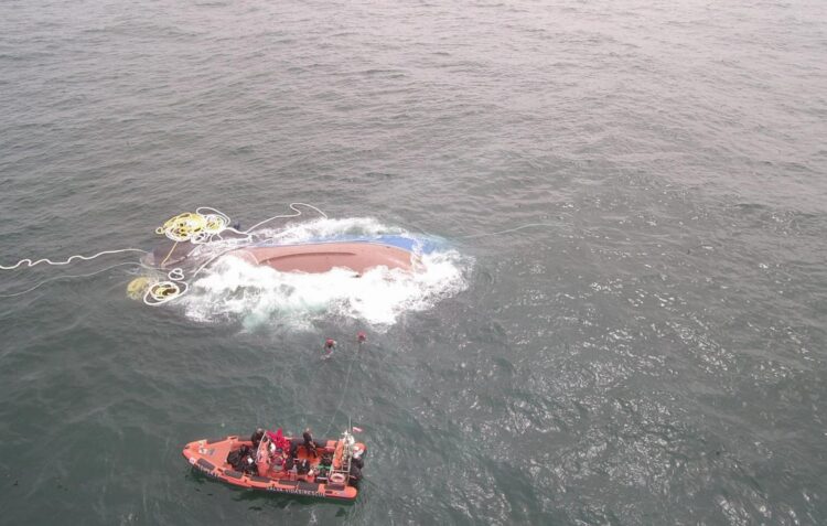Retomadas buscas para encontrar pescadores desaparecidos na praia do Samouco