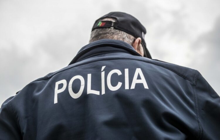 Homem detido por posse de arma branca após agressões no parque da cidade de Caldas da Rainha