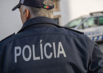 Homem detido por agredir pai com uma faca de cozinha