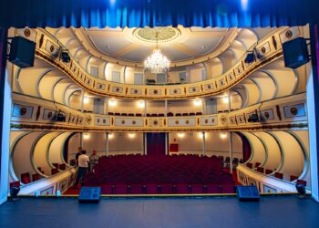Teatros históricos deslumbram na era do ecrã miniatura