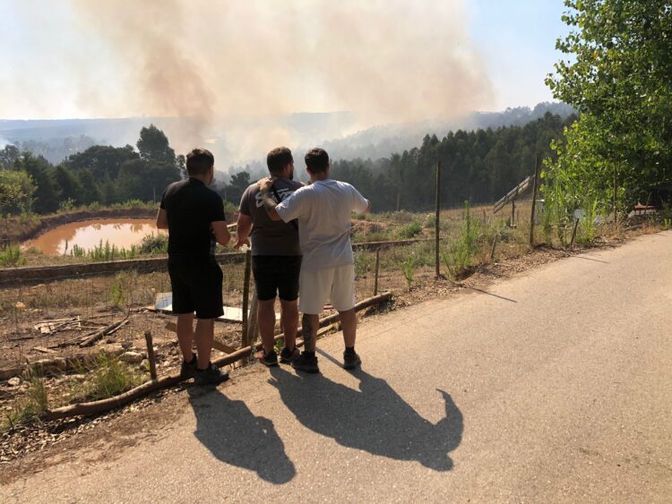 Difíceis acessos no combate ao incêndio nos Andreus preocupa bombeiros