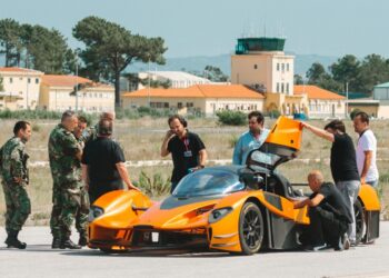 O primeiro carro super-desportivo português voou baixinho na pista de Monte Real