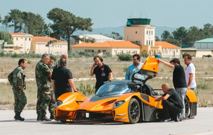 O primeiro carro super-desportivo português voou baixinho na pista de Monte Real