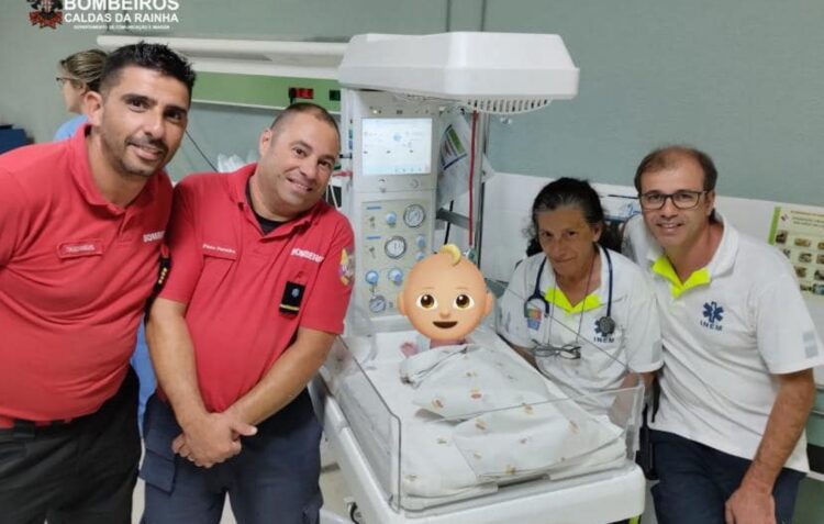 Bombeiros de Caldas da Rainha ajudam menina a nascer em casa