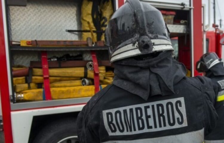 Bombeiros recebidos com arma quando combatiam incêndio na Ortigosa