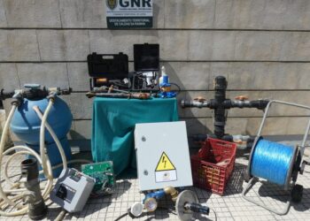 GNR apreende material furtado a dois homens em exploração agrícola em Óbidos