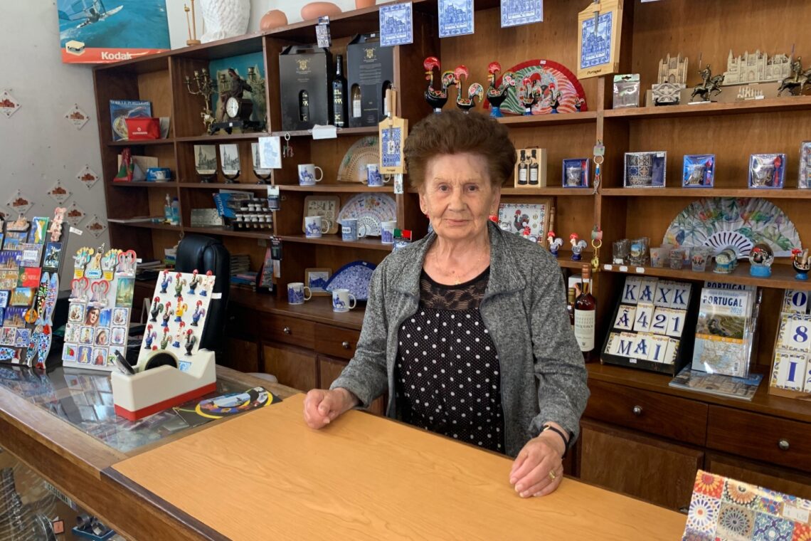 Maria de Lurdes Ribeiro recebe milhares de turistas na Batalha e muitos deles passaram a ser amigos