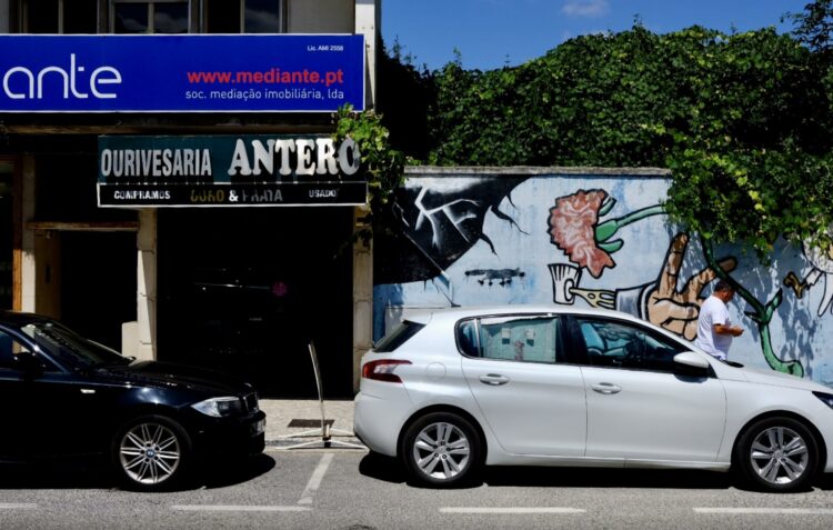 Ladrões aproveitam período de férias para assaltar casas e ourivesaria em Leiria