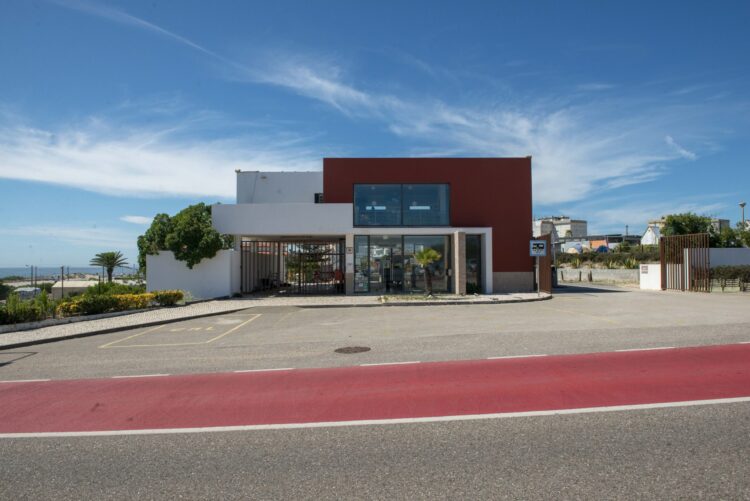 Câmara de Leiria rompe contrato com empresa  que explora campismo da praia do Pedrógão