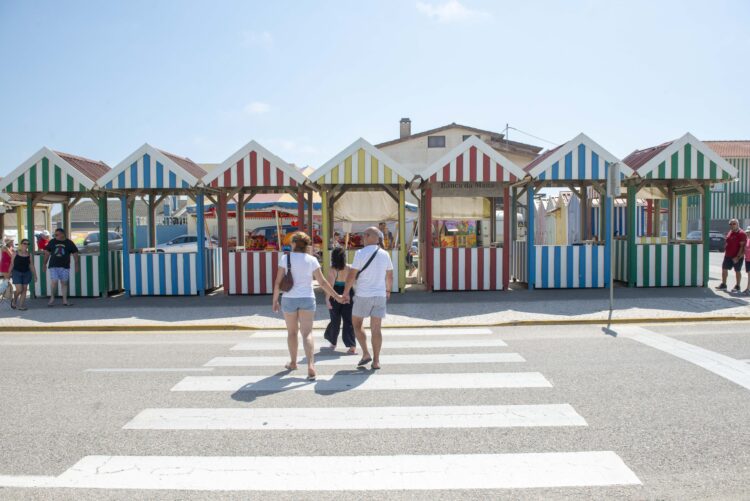 Comerciantes e turistas reclamam dinamização da Praia da Vieira