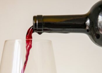 Prova de vinhos com showcooking  na Praia de Paredes da Vitória