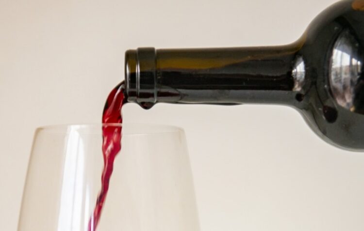 Prova de vinhos com showcooking na Praia de Paredes da Vitória
