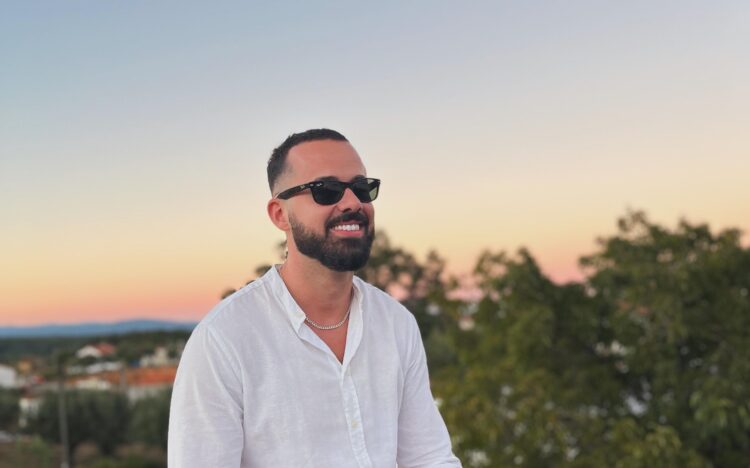 Autor de Leiria lança “Esperança de um Ateu à Beira da Morte”