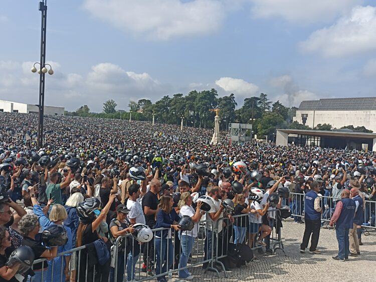 Bênção dos capacetes juntou 180 mil pessoas no Santuário de Fátima