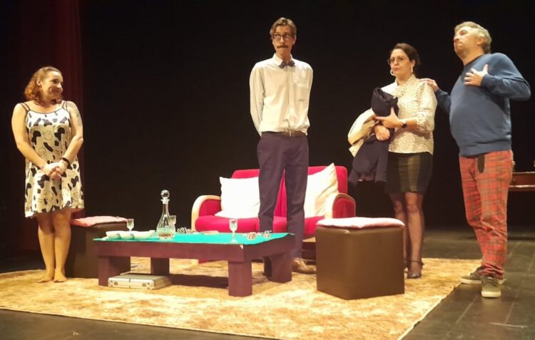 Regressa a Meia Maratona de Teatro do Apollo em Peras Ruivas