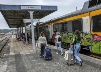 Trocar quartos de universidade por comboios da Linha do Oeste?