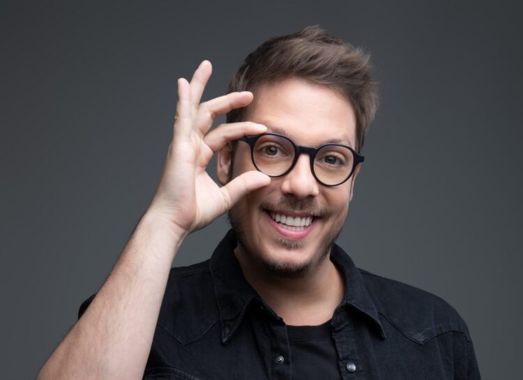 Fábio Porchat: “Achei lindo aquilo que o Papa disse, que é possível fazer piada com tudo, inclusive com Deus”
