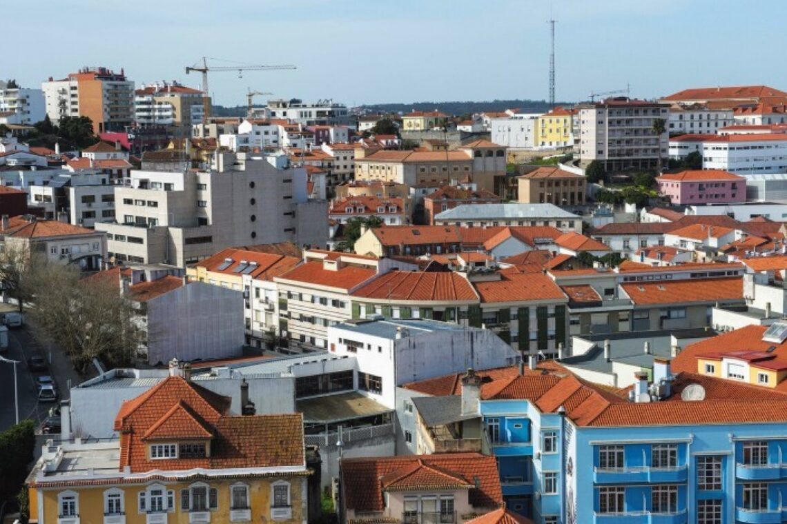 Valor de compra e arrendamento dos imóveis está na origem do protesto