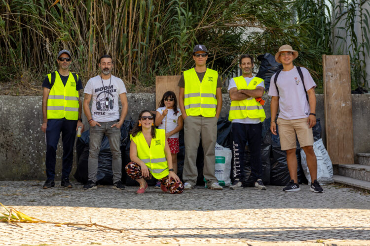 Voluntários retiram mais de 400 quilos de lixo na cidade da Marinha Grande