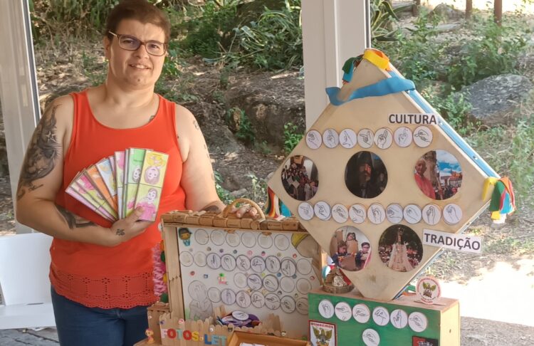 Surda cria actividades e jogos didácticos em Língua Gestual