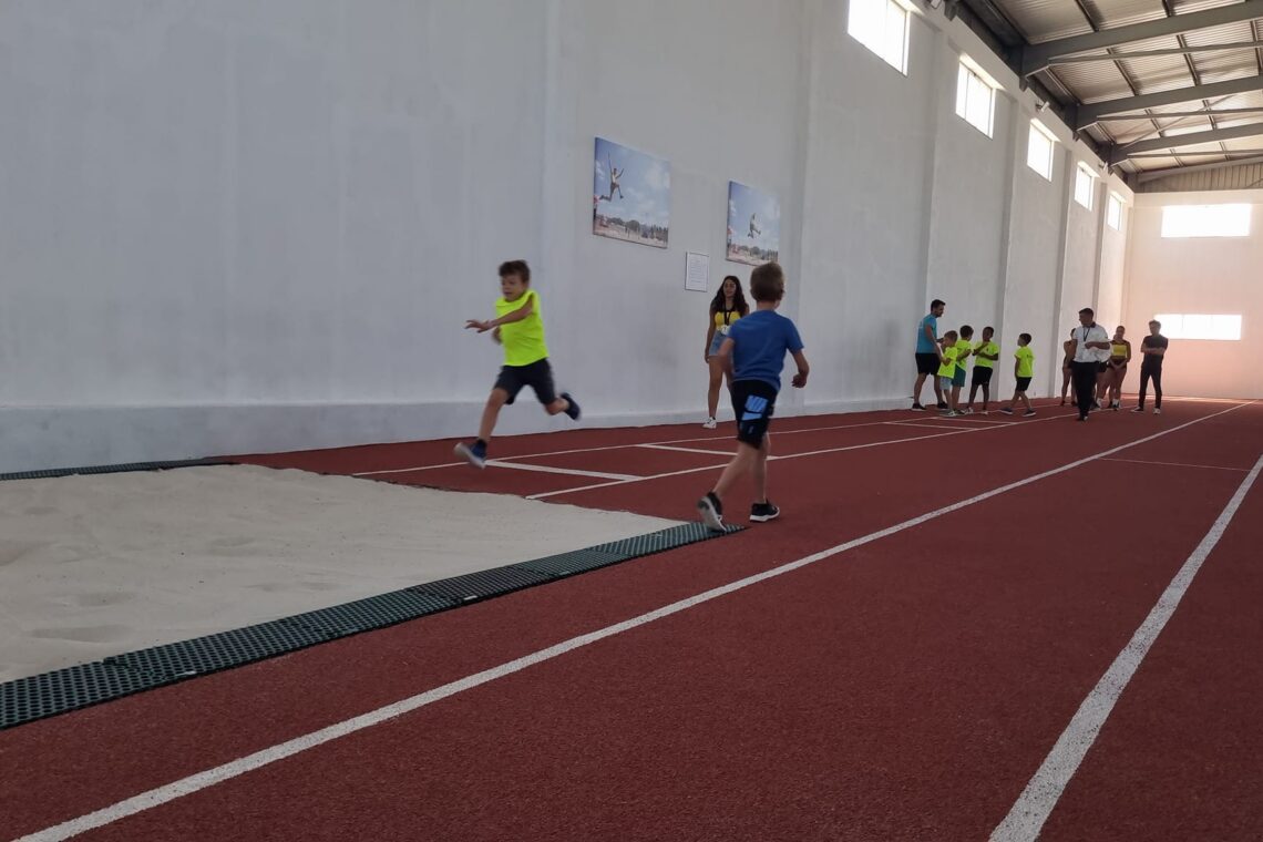 Grupo de Atletismo da Caranguejeira inaugura centro de treinos