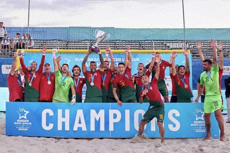 Atletas da região sagram-se campeões da Europa em futebol de praia