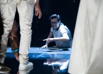 A revolução de Abril, a liberdade e uma peça de Albano Jerónimo e Cláudia Lucas Chéu no festival Acaso