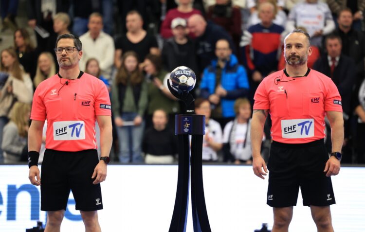 Árbitros e irmãos, pisam os maiores palcos do andebol e já definiram o fim da carreira
