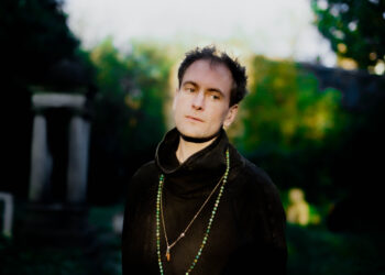 Ágora fecha com Alabaster DePlume e Ninfas do Lis a cantar Zeca Afonso