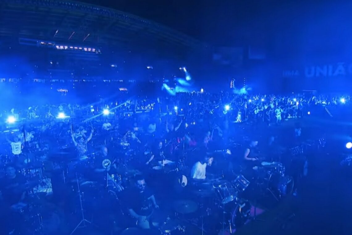 Já há vídeo do concerto de Leiria com mil músicos e Nic Cester a tocar o tema “Are You Gonna Be My Girl”