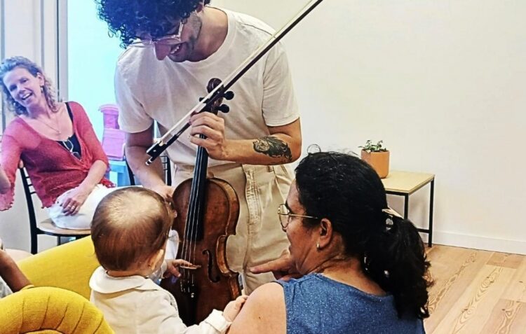 InMusic leva concertos didácticos aos hospitais e cria nova orquestra para tocar a música dos super-heróis