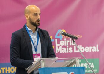 Iniciativa Liberal critica construção de estação da alta velocidade fora da cidade