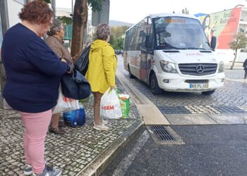 Passageiros do Vamós pedem mais um autocarro para melhorar horários