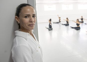Arabesque. O método cubano de Yolexis e a escola de dança que não exclui