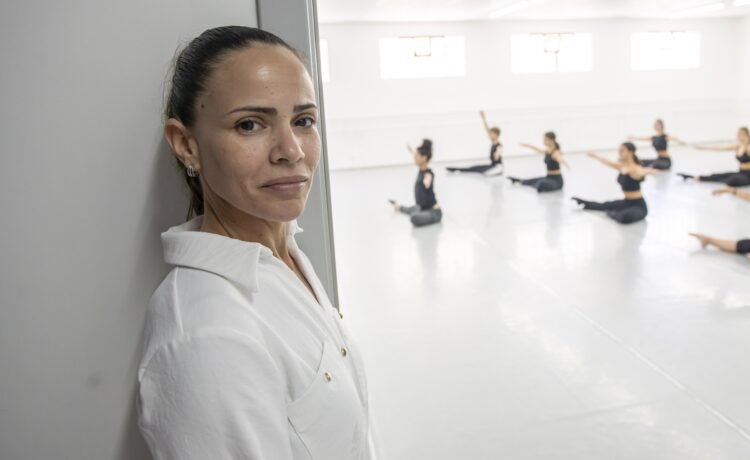 Arabesque. O método cubano de Yolexis e a escola de dança que não exclui