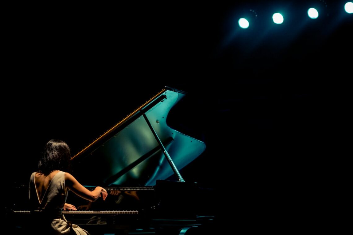 À Margem. Três dias com música e teatro convocam “a beleza e o espanto”
