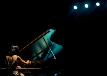 À Margem. Três dias com música e teatro convocam “a beleza e o espanto”