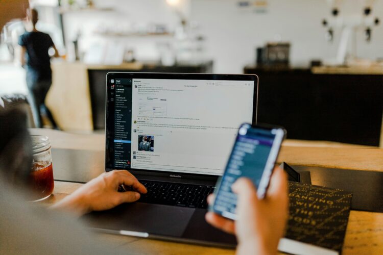 Por que devem as empresas investir num software de RH?