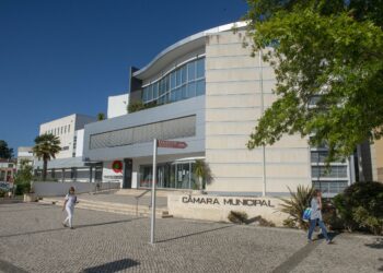 Viagem a França provoca discórdia na Batalha
