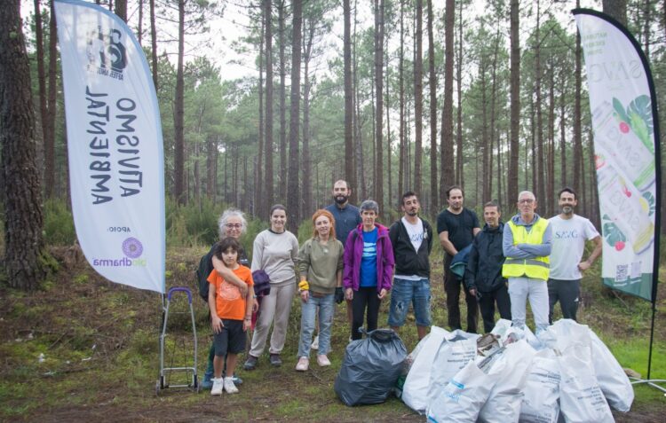 Acção de limpeza retira mais de uma tonelada de lixo do Pinhal de Leiria