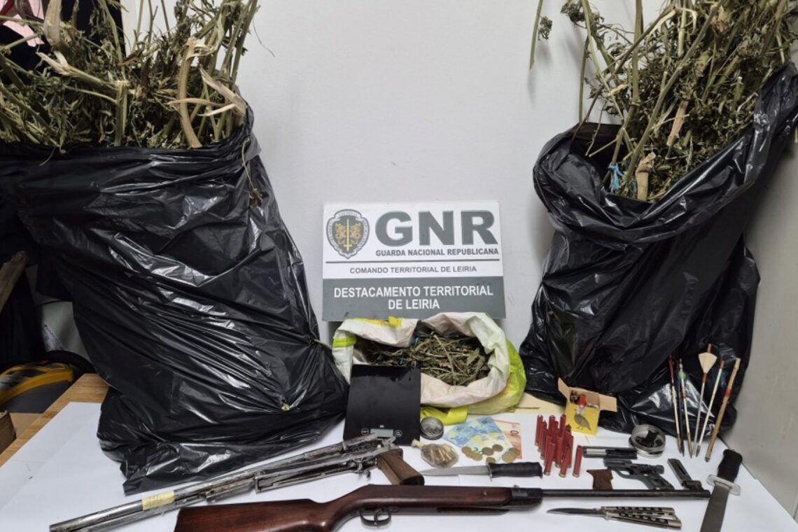 GNR detém homem por posse de armas proibidas e tráfico de estupefacientes em Leiria