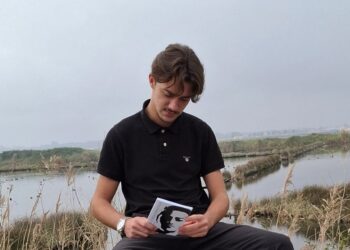 João Vinagre publica primeiro livro de poesia. “Aquilo que escrevo é aquilo que sinto. Não falsifico a minha escrita”