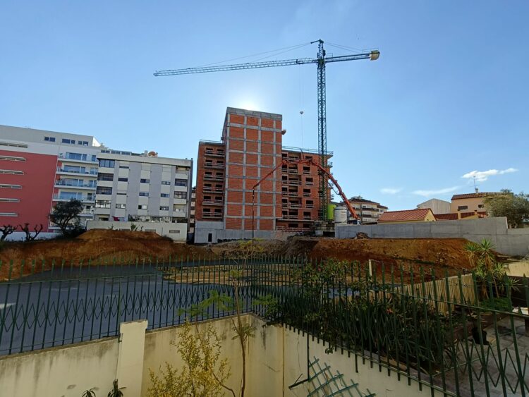 Moradores contestam construção de prédio com 11 pisos em Leiria