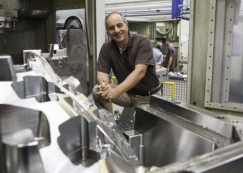 Moldetipo amplia unidade para fabrico de peças plásticas
