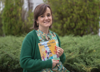 Mãe escreve livro sobre “sucesso” de integração de filho autista na escola