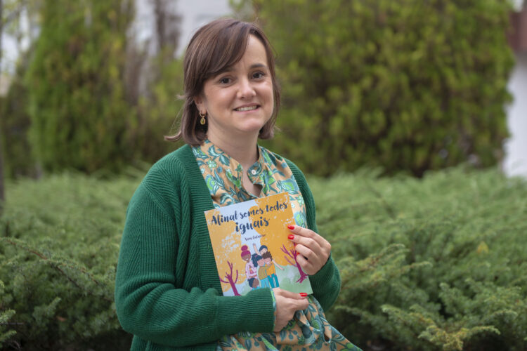 Mãe escreve livro sobre “sucesso” de integração de filho autista na escola