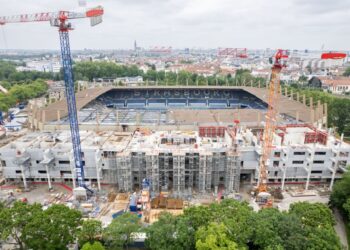 Blocotelha reutiliza fuselagens de aviões para renovar estádio do Racing Club de Strasbourg Alsace