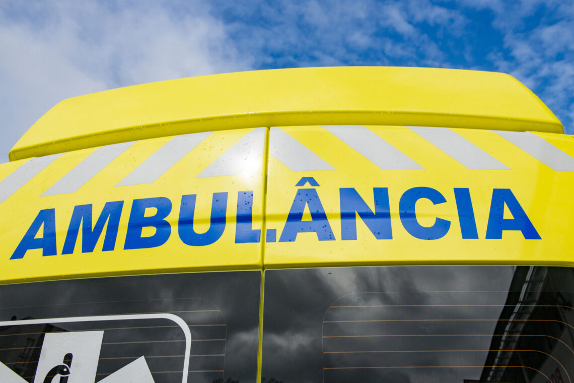 Ambulância do INEM foi mobilizada para o local