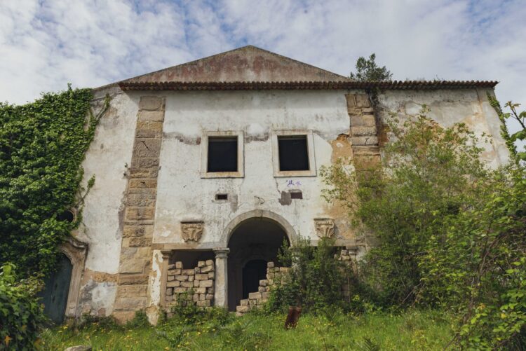 Reconversão do antigo Convento  dos Capuchos em hotel em risco